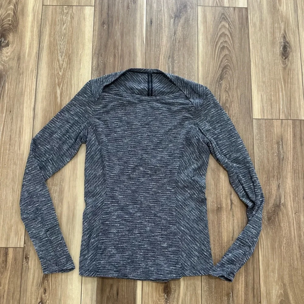 Lululemon women’s Long Sleeve Top size 10